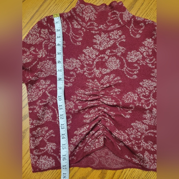 By Anthropologie Ruched Mock Neck Cropped Sweater Red Gold Metallic Size Small - Picture 8 of 10